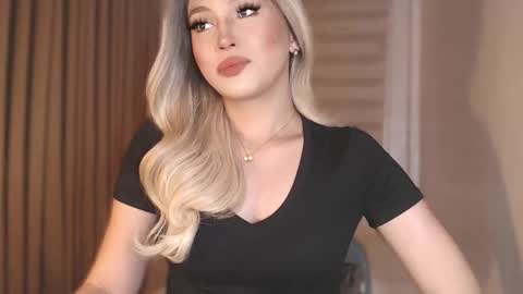 Snapshot of violetversacexx chatting on November 29, 2025, 6:49 am Best Of Both Worlds online show from November 29, 2025, 6:49 am