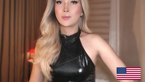 Snapshot of violetversacexx chatting on February 15, 2026, 7:16 am Best Of Both Worlds online show from February 15, 2026, 7:16 am