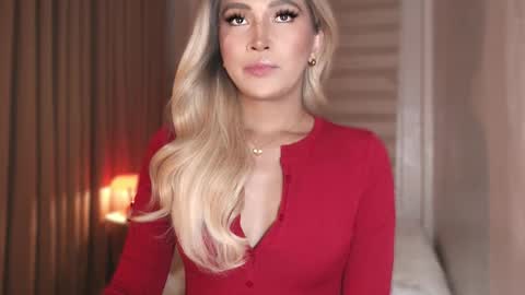 Snapshot of violetversacexx chatting on February 16, 2026, 6:09 am Best Of Both Worlds online show from February 16, 2026, 6:09 am