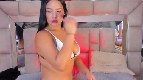 Snapshot of violetwillians chatting on March 11, 2026, 8:59 pm VIOLET online show from March 11, 2026, 8:59 pm