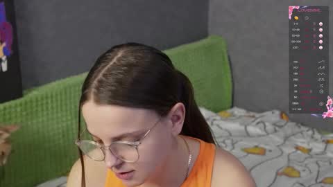 Snapshot of violetwin chatting on February 24, 2026, 5:22 pm Violet online show from February 24, 2026, 5:22 pm