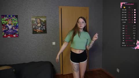 Snapshot of violetwin chatting on April 1, 2026, 5:54 pm Violet online show from April 1, 2026, 5:54 pm