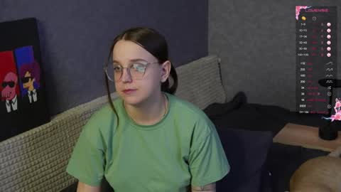 Snapshot of violetwin chatting on April 3, 2026, 5:00 pm Violet online show from April 3, 2026, 5:00 pm
