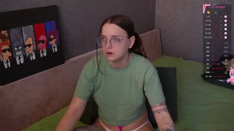 Snapshot of violetwin chatting on April 6, 2026, 11:33 am Violet online show from April 6, 2026, 11:33 am