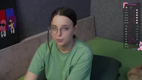 Snapshot of violetwin chatting on April 8, 2026, 11:21 am Violet online show from April 8, 2026, 11:21 am