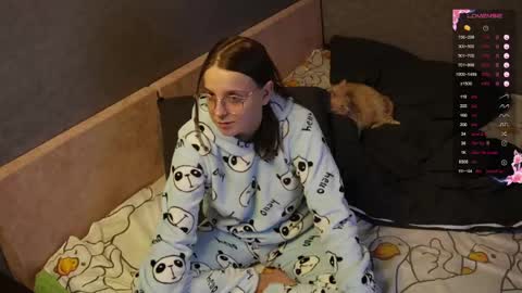 Snapshot of violetwin chatting on May 1, 2026, 5:06 pm Violet online show from May 1, 2026, 5:06 pm
