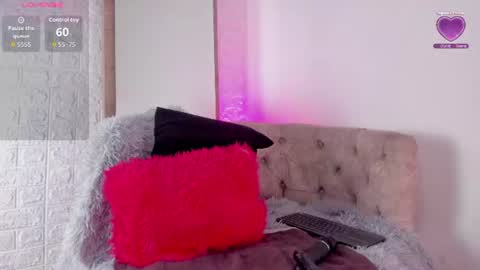violetwinters_ online show from July 16, 2026, 3:34 am