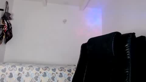 Snapshot of violetwitch05 chatting on January 7, 2025, 4:48 pm Violet online show from January 7, 2025, 4:48 pm