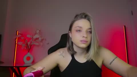 Snapshot of viollasinzz chatting on December 19, 2025, 7:15 am Violla online show from December 19, 2025, 7:15 am