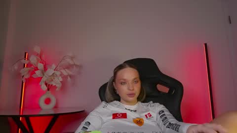 Snapshot of viollasinzz chatting on January 19, 2026, 11:25 am Violla online show from January 19, 2026, 11:25 am