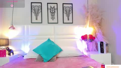 VIOLLET online show from November 13, 2025, 10:52 pm