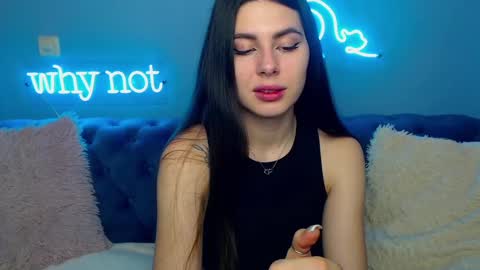 viollinalv online show from February 3, 2025, 5:40 am