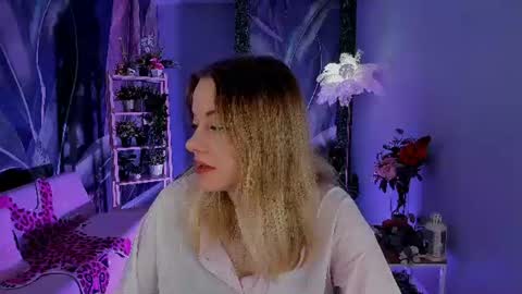 Snapshot of vireliamoonfall chatting on June 10, 2026, 9:19 am Virelia online show from June 10, 2026, 9:19 am