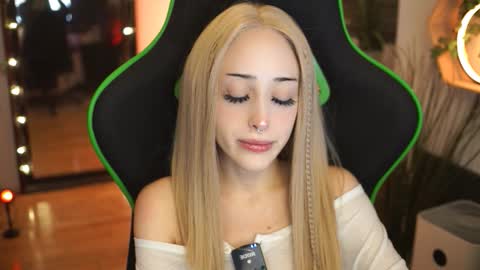 Snapshot of virtualexis chatting on November 30, 2025, 10:47 pm virtualexis online show from November 30, 2025, 10:47 pm