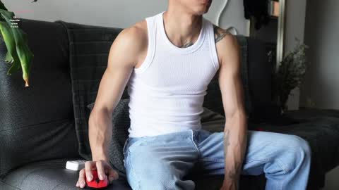 Snapshot of vito_benz chatting on April 10, 2026, 4:44 pm VITO BENZ online show from April 10, 2026, 4:44 pm