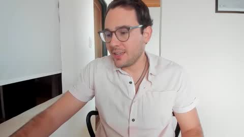 Vito Ferrer online show from March 3, 2026, 2:45 pm