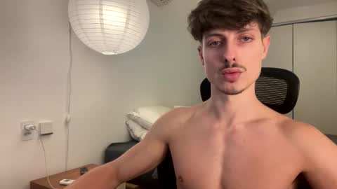 vitoraugustoxxx online show from November 18, 2025, 8:24 pm