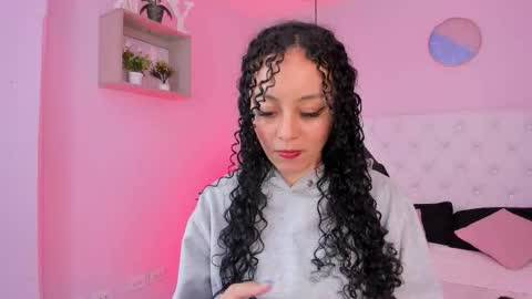 Vivi online show from November 3, 2025, 3:30 am