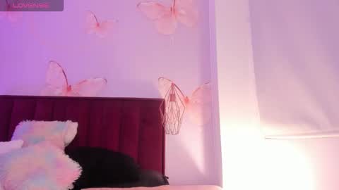 Snapshot of vivi_prinncess chatting on March 19, 2026, 12:14 am Viviana online show from March 19, 2026, 12:14 am