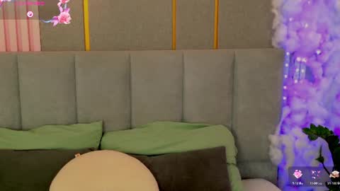 vivi_west online show from July 4, 2026, 6:14 pm