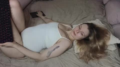 Snapshot of vivian_alison chatting on February 15, 2026, 8:16 pm vivian_alison online show from February 15, 2026, 8:16 pm