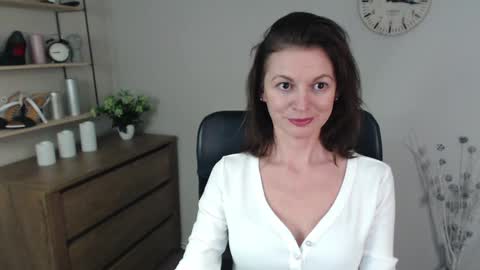 Vivian online show from December 12, 2024, 12:01 pm