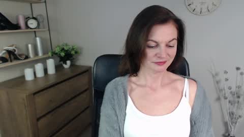 Vivian online show from December 18, 2024, 10:19 am