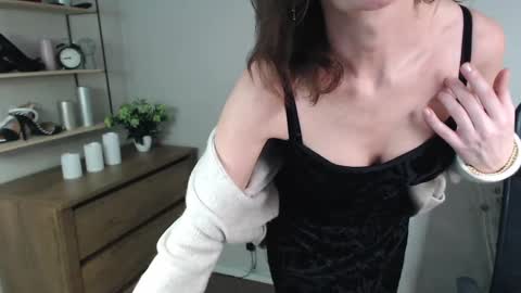 Vivian online show from December 27, 2024, 8:24 am