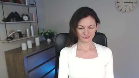 Vivian online show from February 5, 2025, 7:50 am