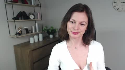 Vivian online show from February 13, 2025, 2:20 pm