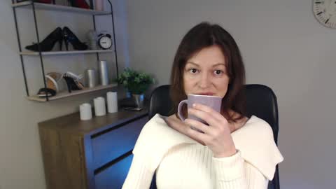 Vivian online show from February 26, 2025, 7:09 am