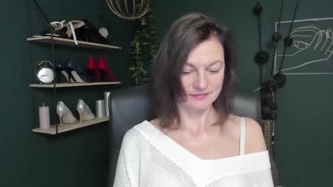 Vivian online show from September 27, 2025, 6:29 am