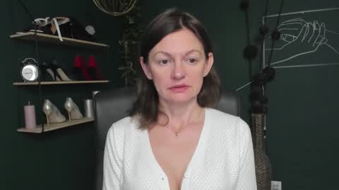 Vivian online show from October 13, 2025, 6:24 am