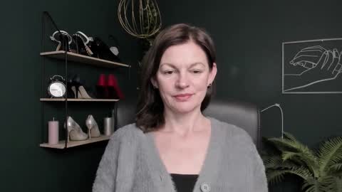 Vivian online show from October 28, 2025, 7:45 am