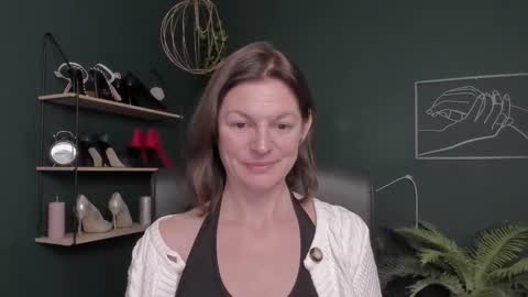 Vivian online show from November 10, 2025, 7:46 pm