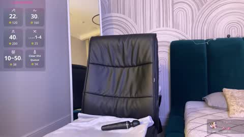 Vivian Evans online show from December 16, 2025, 2:05 am