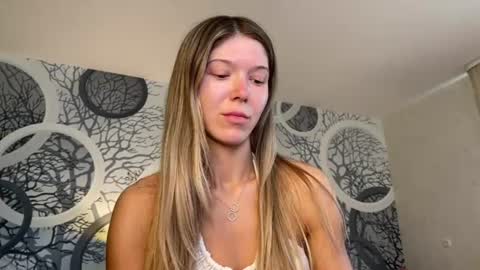 Vivian Evans online show from June 22, 2026, 3:25 am