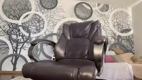 Vivian Evans online show from August 5, 2026, 1:30 am
