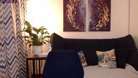 Vivian online show from December 5, 2024, 5:17 pm