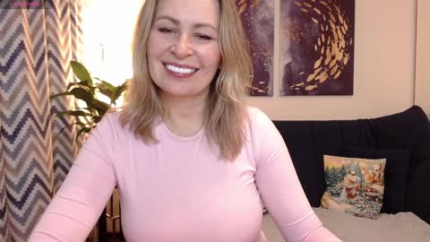 Vivian online show from December 6, 2024, 6:28 pm