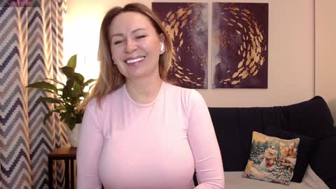 Vivian online show from December 25, 2024, 4:44 am