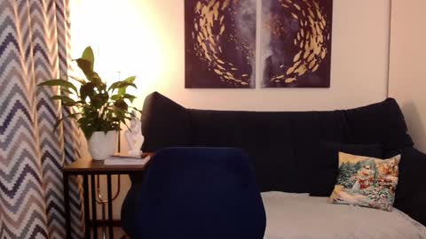 Vivian online show from January 9, 2025, 6:15 pm