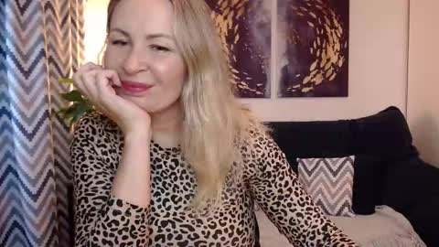 Vivian online show from September 8, 2025, 2:27 pm