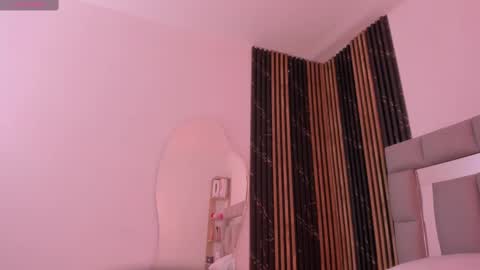 Snapshot of vivianne_scott chatting on October 16, 2025, 12:28 pm Vivi online show from October 16, 2025, 12:28 pm