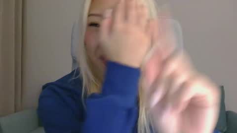 vivianwinters online show from November 15, 2025, 6:15 pm