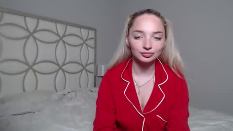 vivianwinters online show from November 28, 2025, 3:31 am