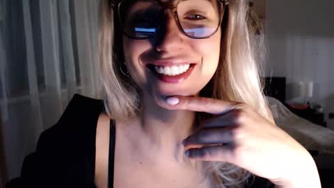 Snapshot of vivica_coke chatting on December 23, 2024, 4:39 pm VI online show from December 23, 2024, 4:39 pm