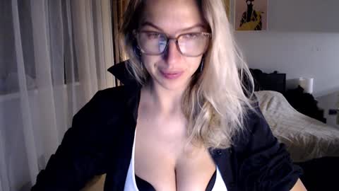 Snapshot of vivica_coke chatting on January 22, 2025, 5:16 am VI online show from January 22, 2025, 5:16 am