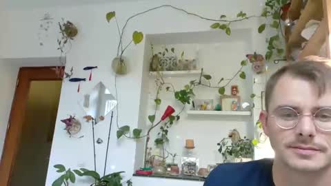 Snapshot of vivid_ether chatting on December 31, 2024, 12:57 pm Viv online show from December 31, 2024, 12:57 pm