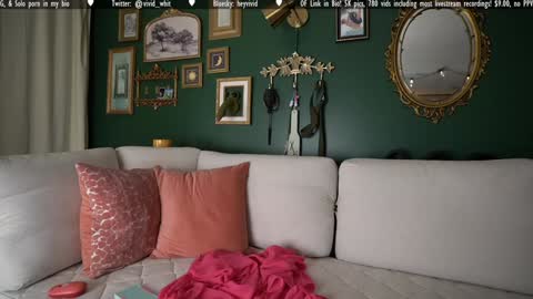 Snapshot of vivid_whit chatting on March 7, 2025, 2:36 am Whitney online show from March 7, 2025, 2:36 am